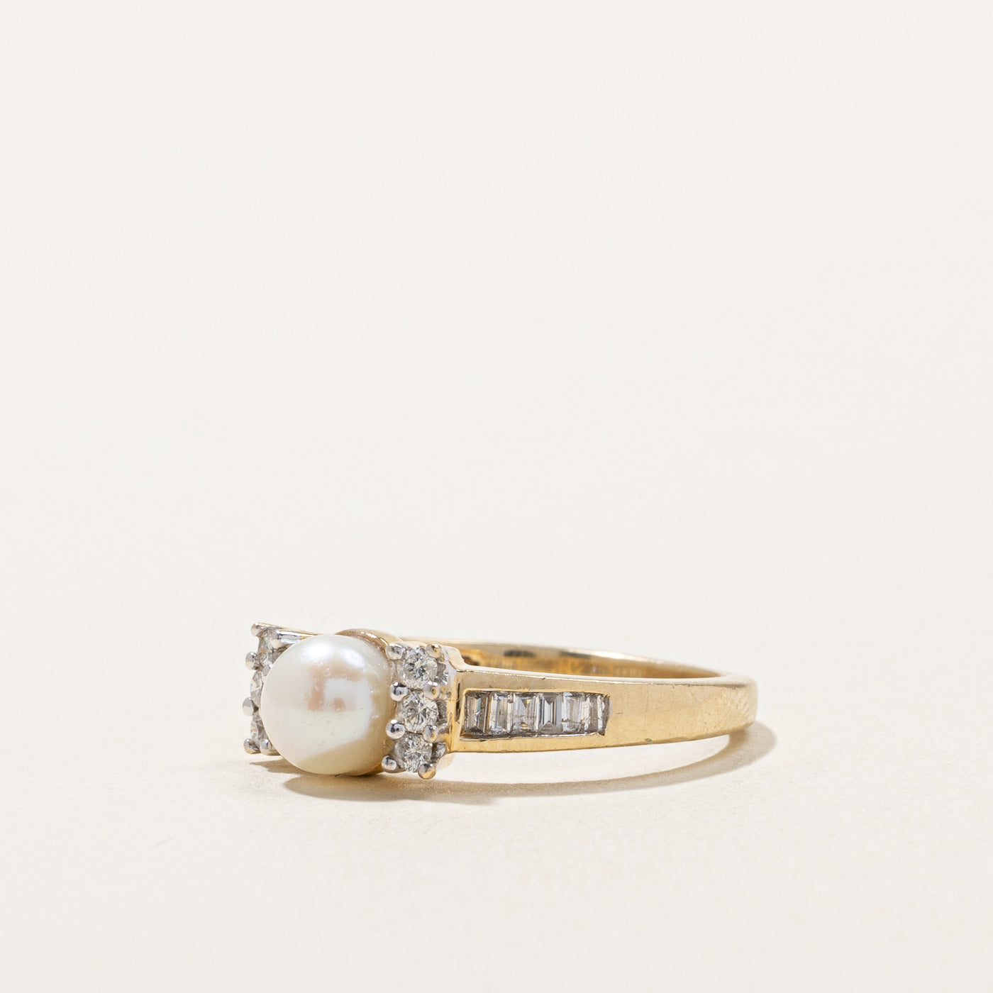 Pearl & Diamond Ring | 0.38ctw | SZ 7 |
