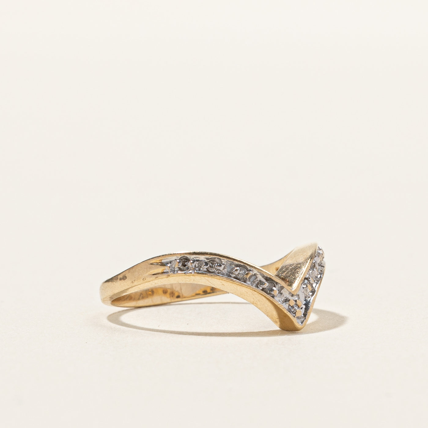 Diamond Chevron Ring | 0.05ctw | SZ 6 |