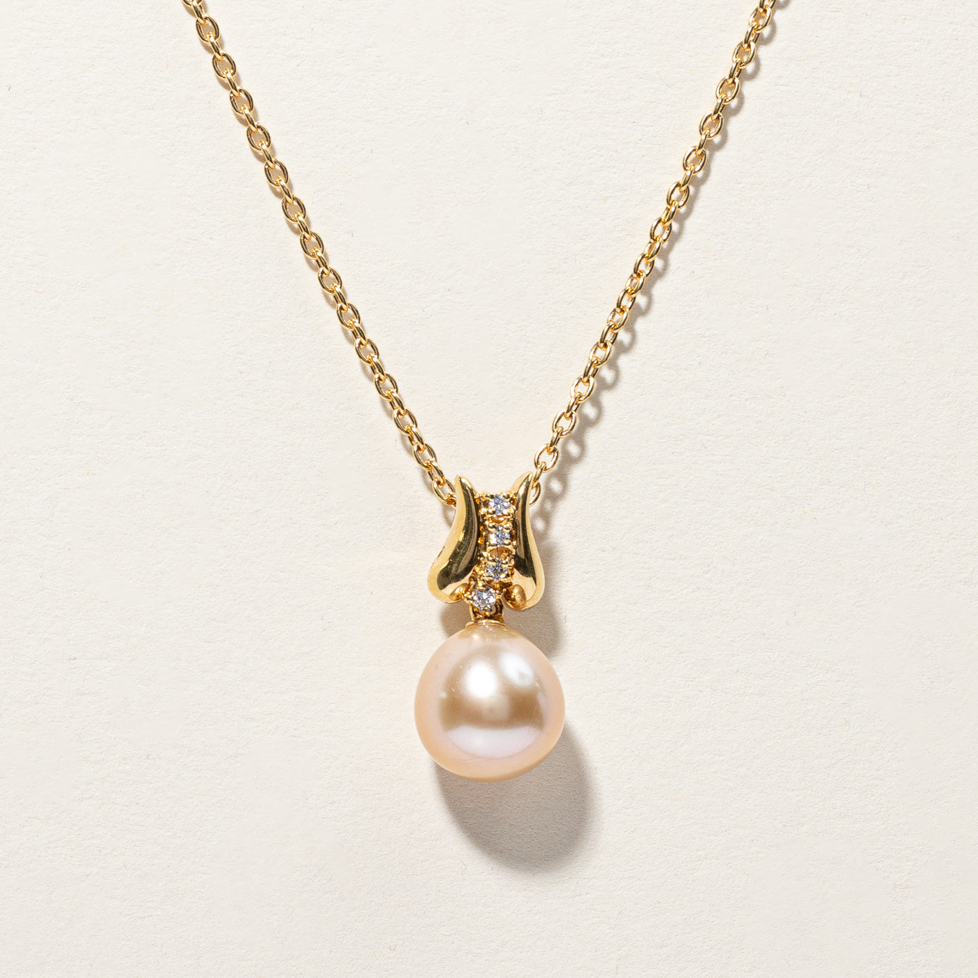 Pearl & Diamond Pendant Necklace |0.06ctw | 15"|