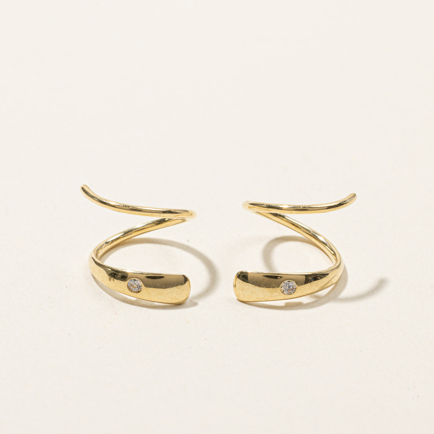Boucles d'oreilles enveloppantes à motif tourbillon de diamants | 0,02 ct | 