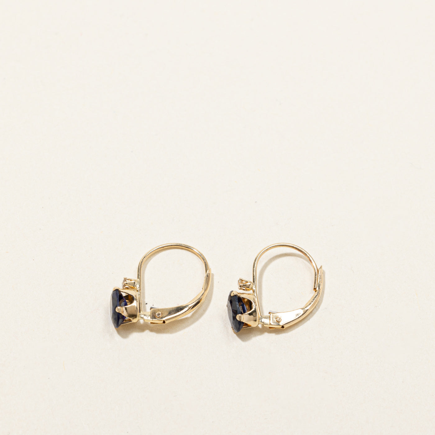 Boucles d'oreilles saphir et diamants | 0,80 ct | 0,02 ct | 