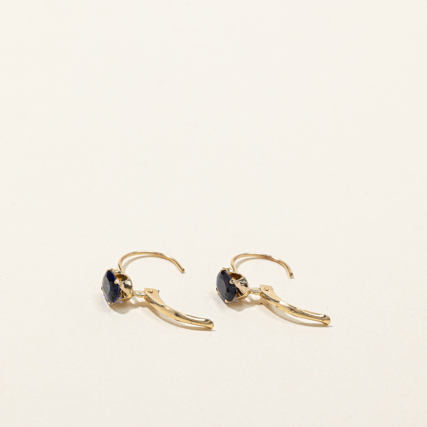 Boucles d'oreilles saphir et diamants | 0,80 ct | 0,02 ct | 