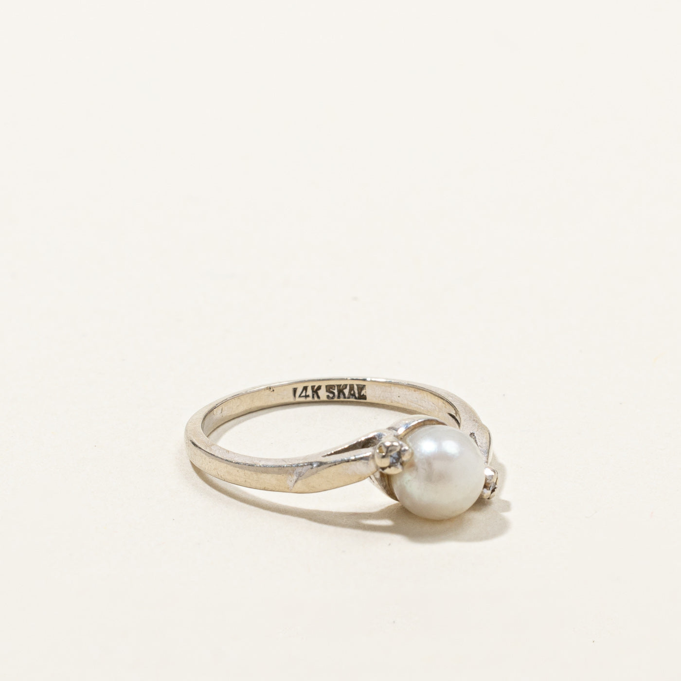 Bypass Pearl & Diamond Ring | 0.01ctw | SZ 6 |