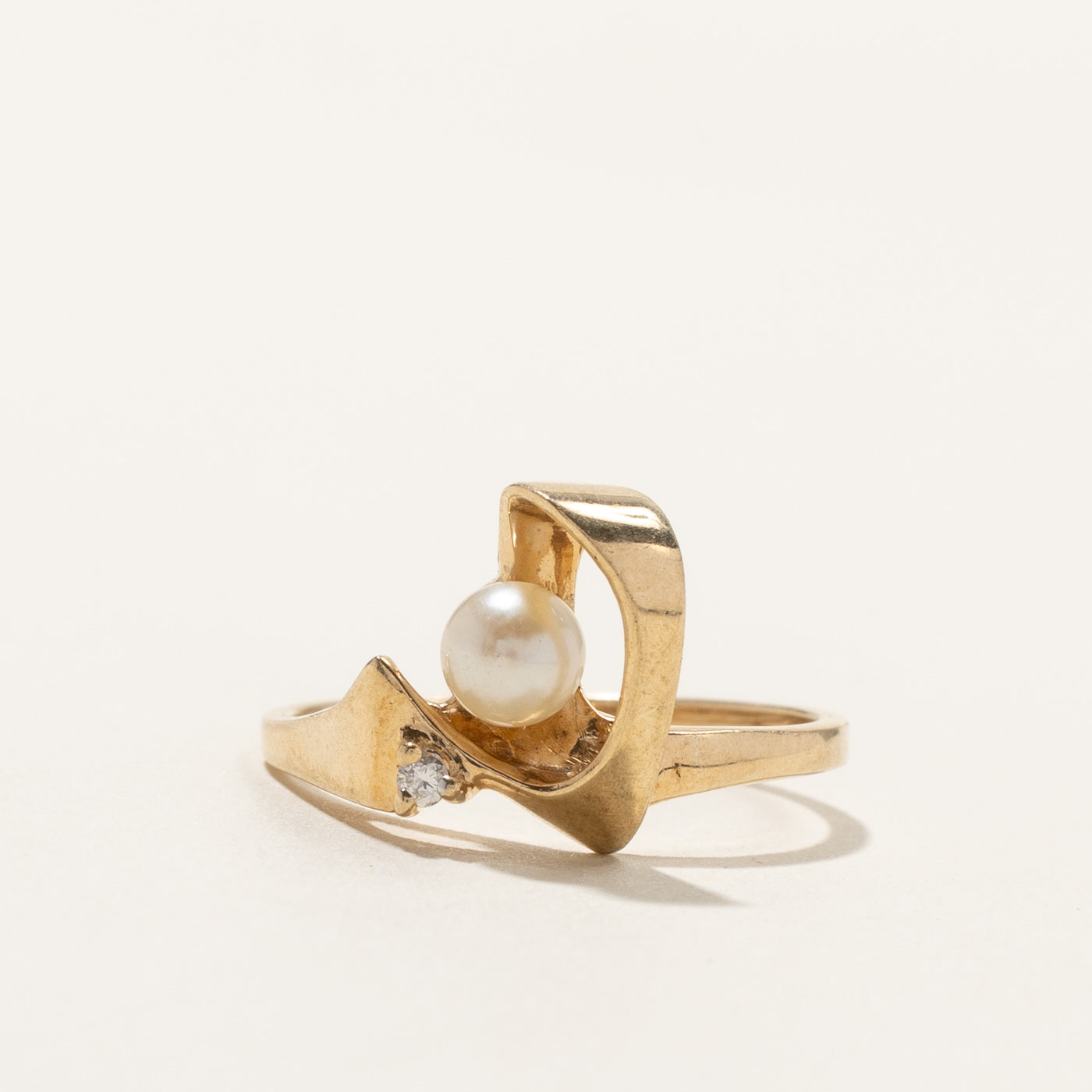 Offset Pearl & Diamond Ring | 0.01ct | SZ 5 |