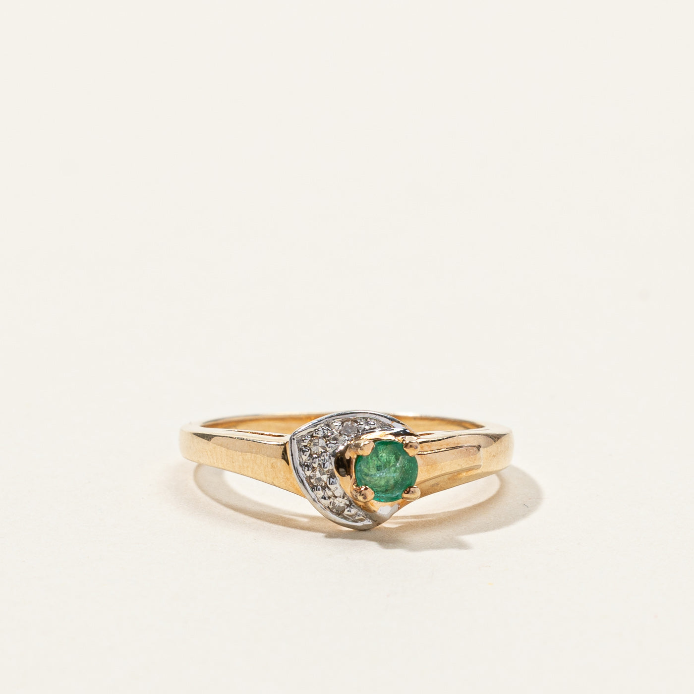 Emerald & Diamond Ring | 0.12ct | 0.04ctw | SZ 6 |