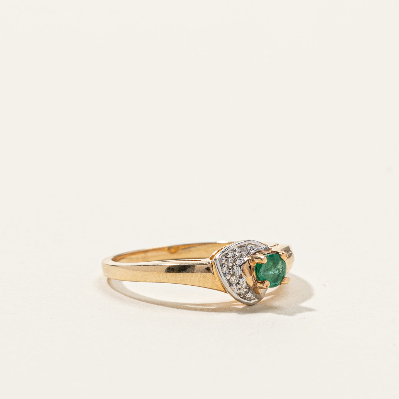 Emerald & Diamond Ring | 0.12ct | 0.04ctw | SZ 6 |