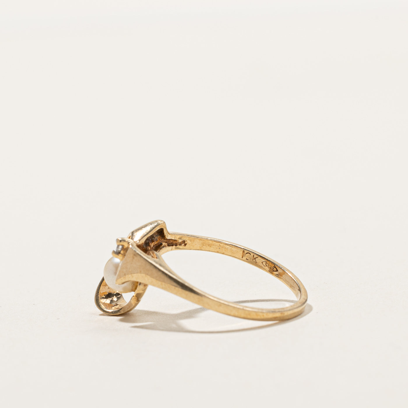 Offset Pearl & Diamond Ring | 0.01ct | SZ 5 |