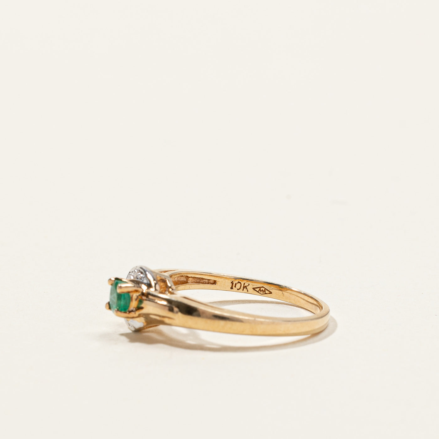 Emerald & Diamond Ring | 0.12ct | 0.04ctw | SZ 6 |