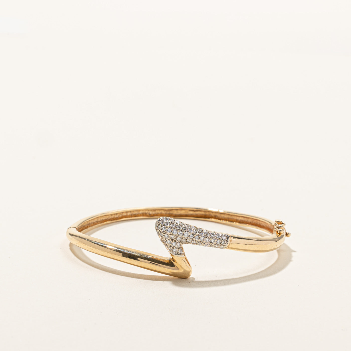 Bracelet jonc en or serti de diamants pavés | 0,50 ct | 15 cm | 