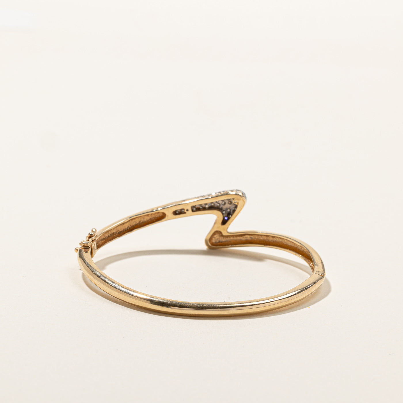 Bracelet jonc en or serti de diamants pavés | 0,50 ct | 15 cm | 