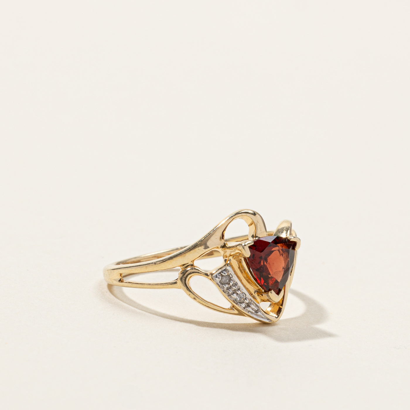 Garnet & Diamond Ring | 0.60ct | 0.01ctw | SZ 7 |