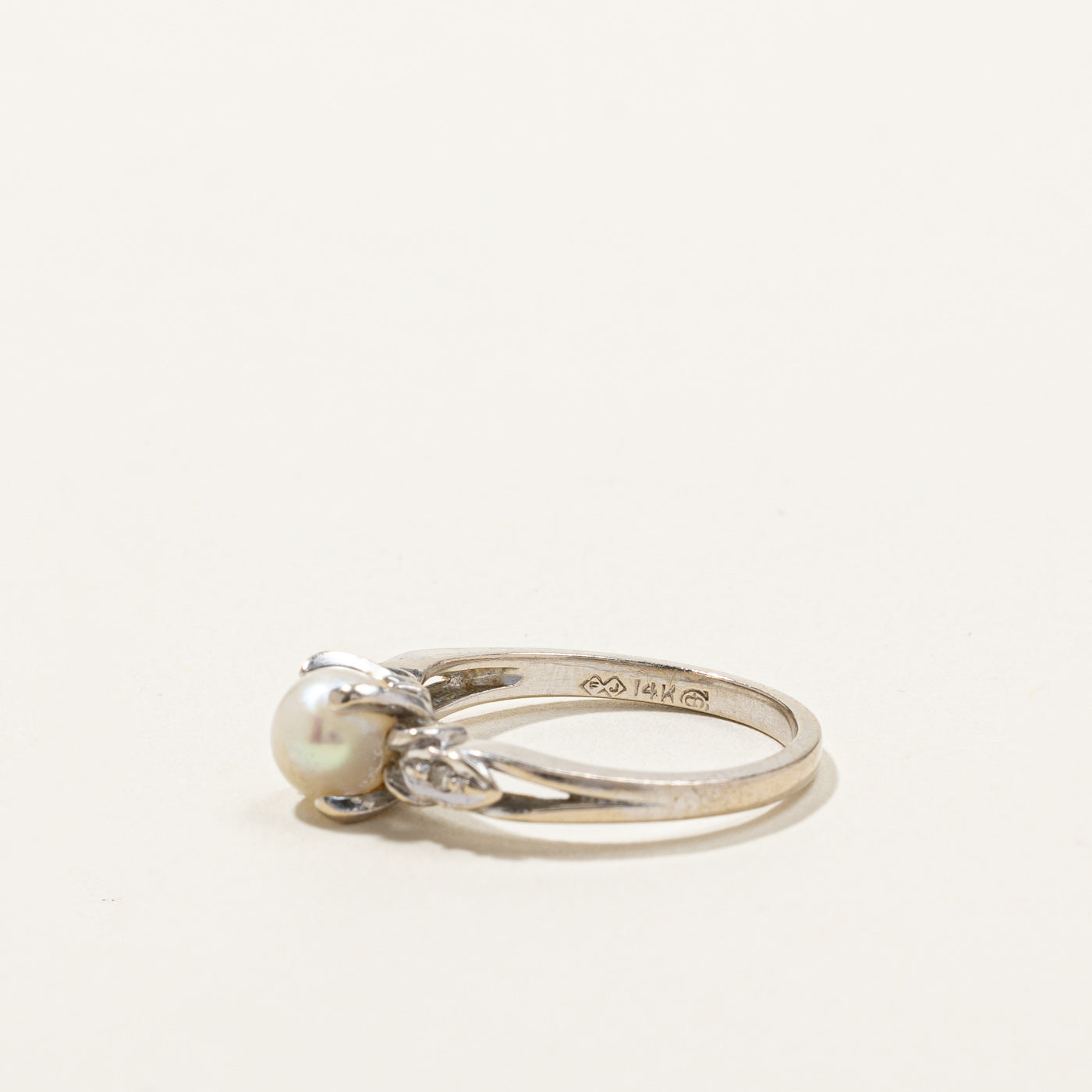 Pearl & Diamond Ring | 0.02ctw | SZ 6 |