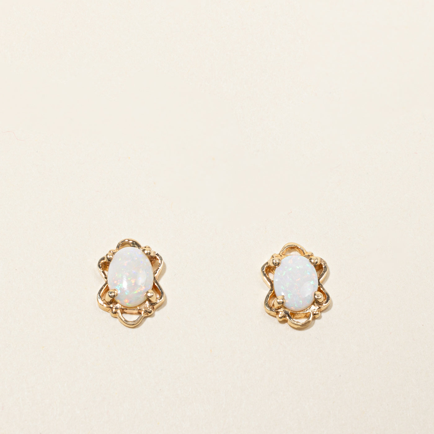 Boucles d'oreilles puces en opale | 0,80 ct | 
