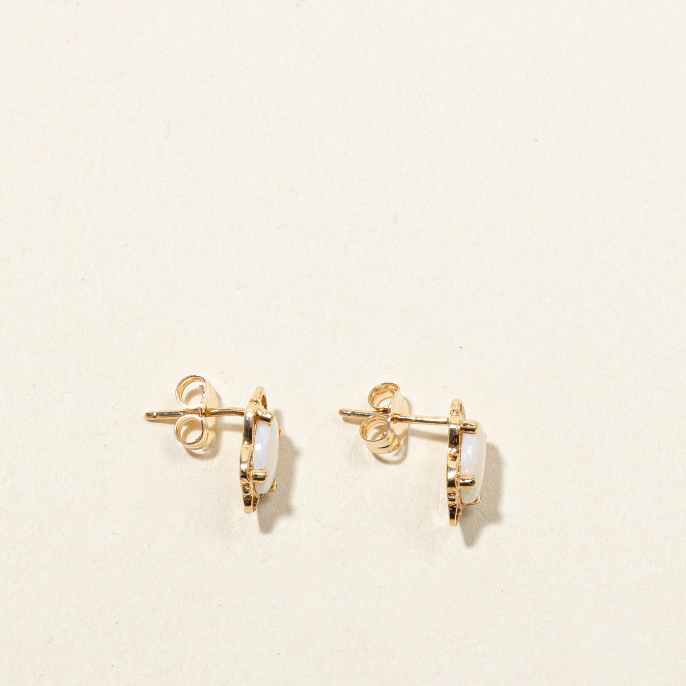 Boucles d'oreilles puces en opale | 0,80 ct | 