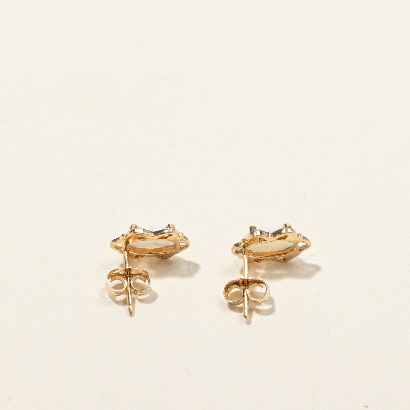 Boucles d'oreilles puces en opale | 0,80 ct | 
