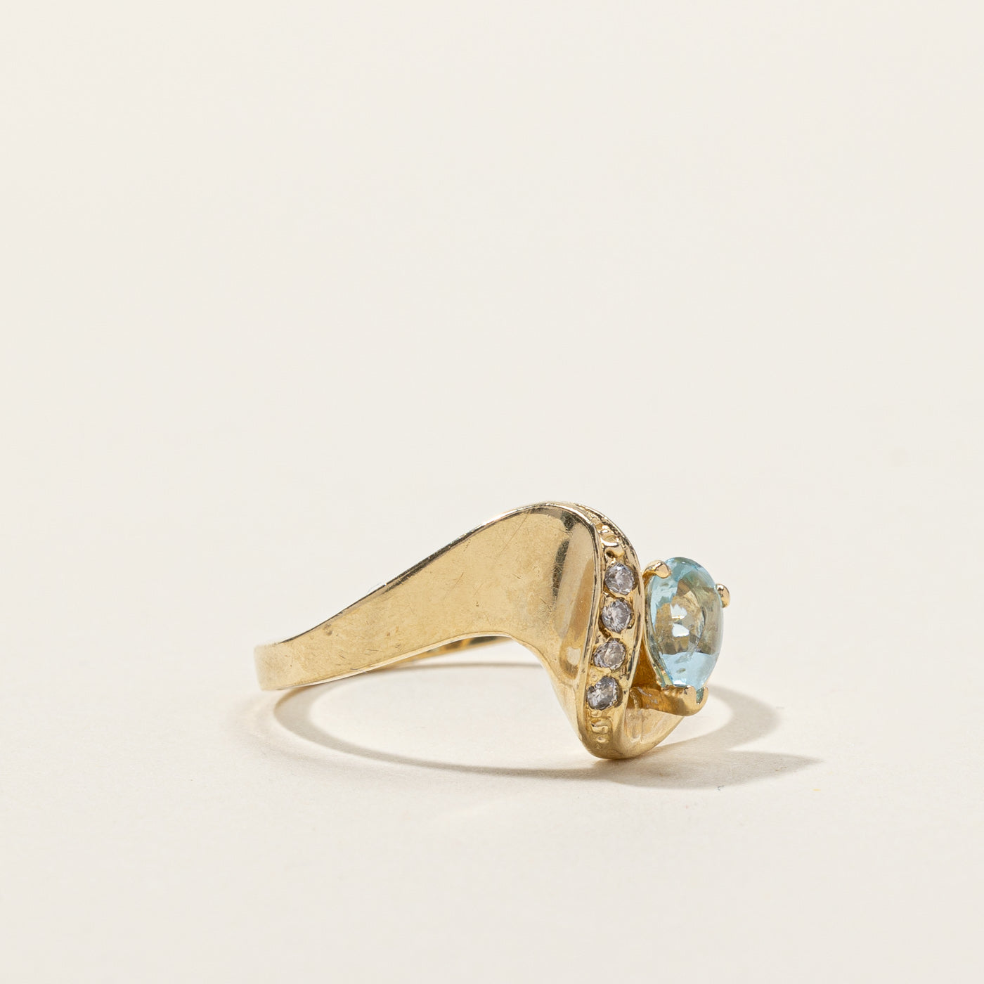 Topaz & Diamond Ring | 042ct | 0.04ctw | SZ 7.5 |