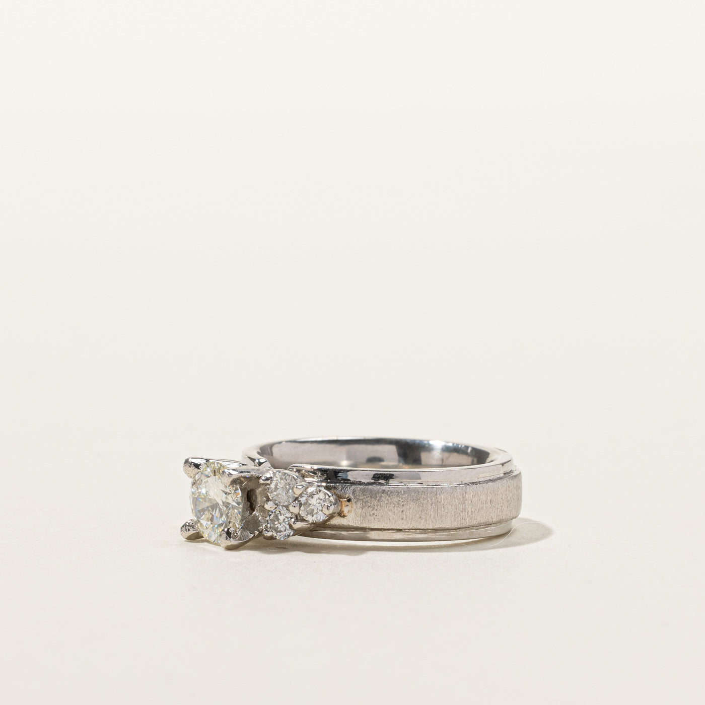 Cluster Diamond Engagement Ring | 0.84ctw SI1 H/I | SZ 4.5 |
