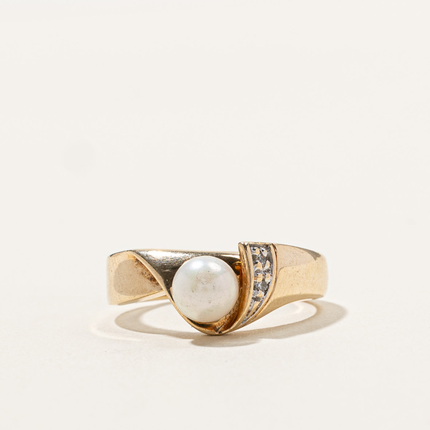 Pearl & Diamond Ring | 0.02ctw | SZ 6.75 |