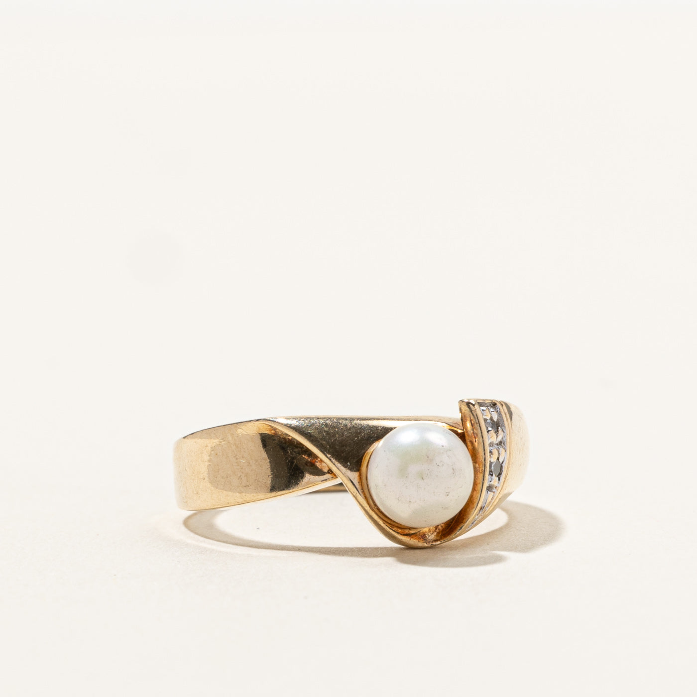Pearl & Diamond Ring | 0.02ctw | SZ 6.75 |