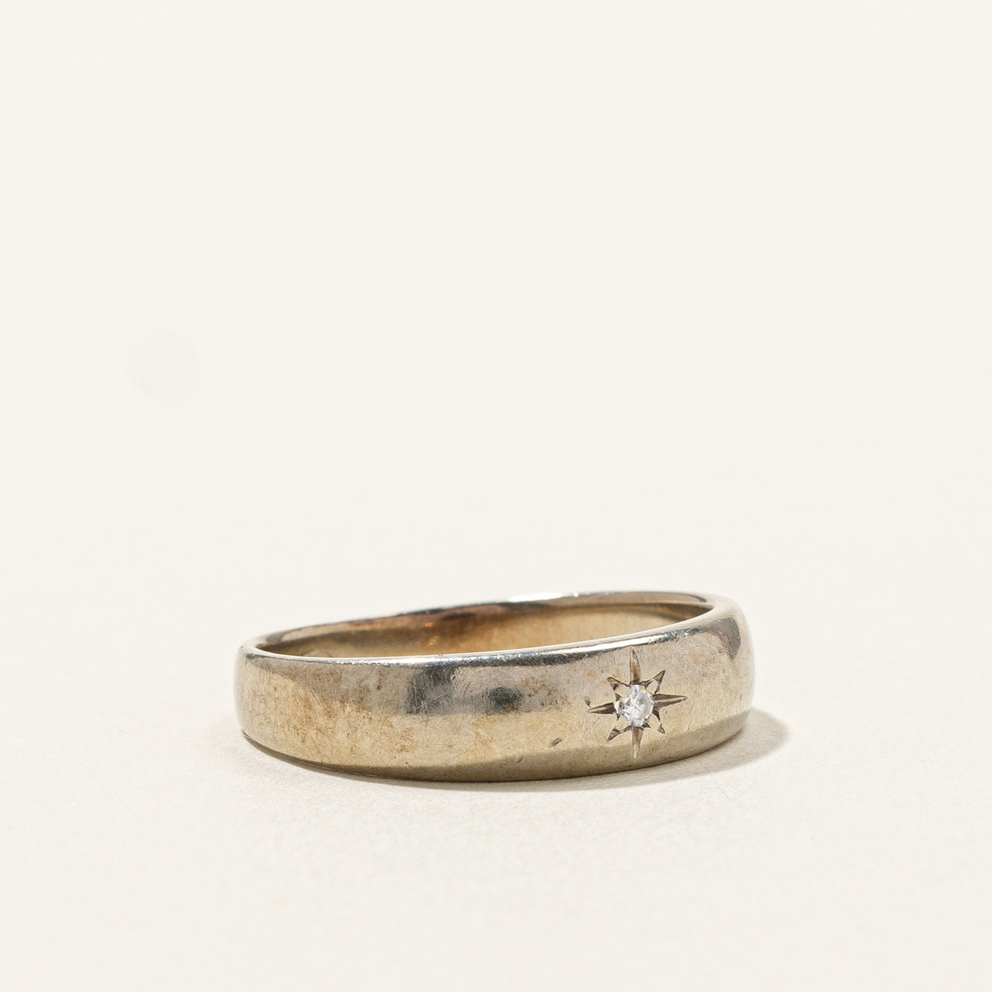 Bague en or blanc sertie de diamants en forme d'étoile | 0,02 ct | Taille 8,25 | 