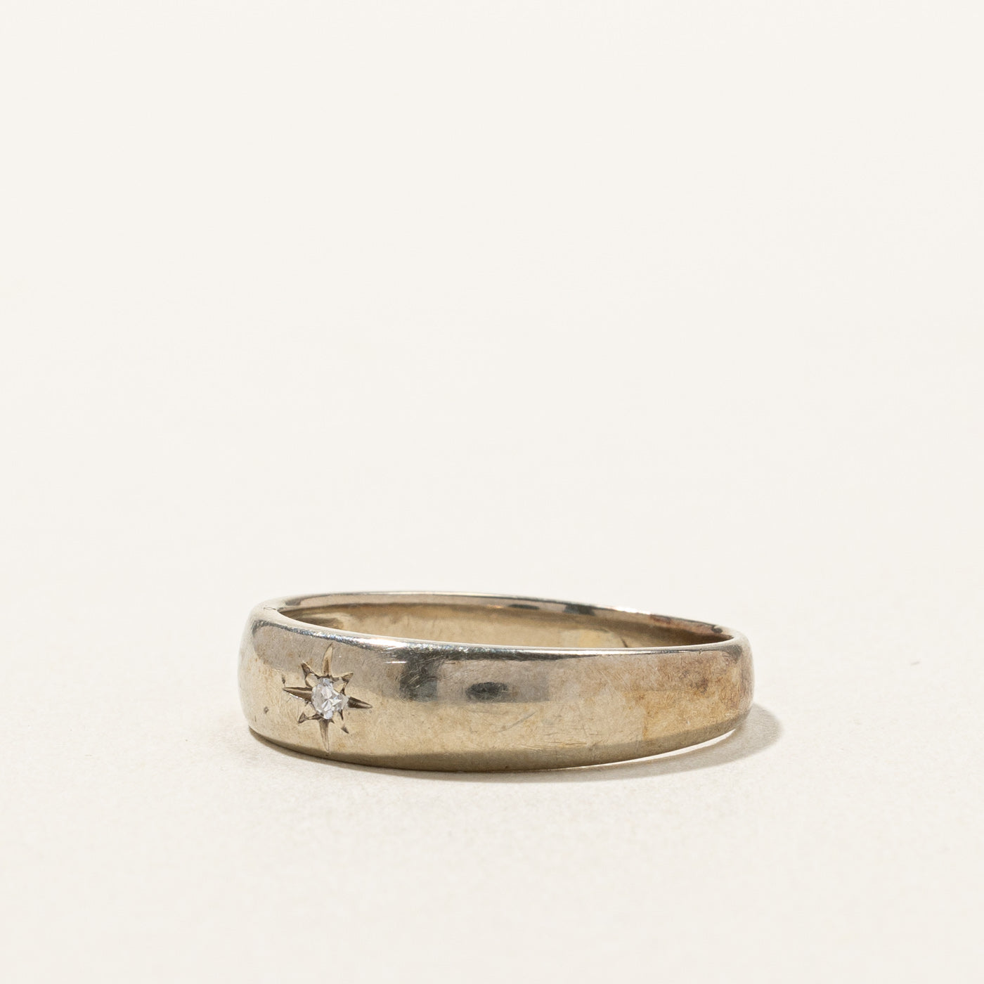 Bague en or blanc sertie de diamants en forme d'étoile | 0,02 ct | Taille 8,25 | 