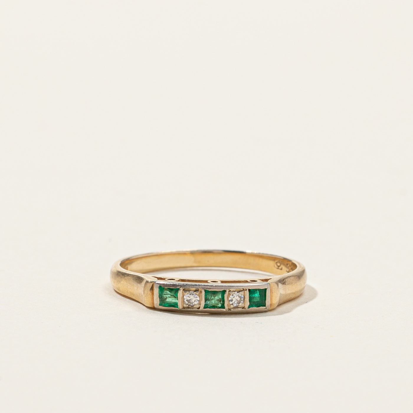 Emerald & Diamond Ring | 0.09ctw | 0.02ctw | SZ 6 |