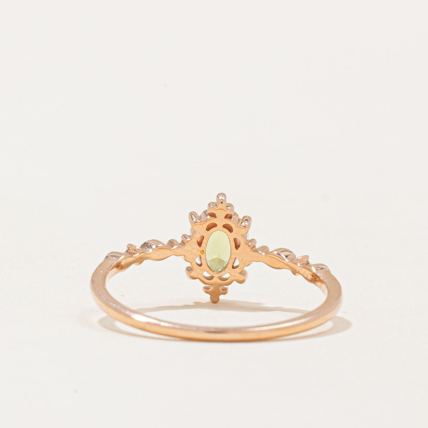 Bague péridot et diamants | 0,40 ct, 0,02 ct au total | Taille 9 |