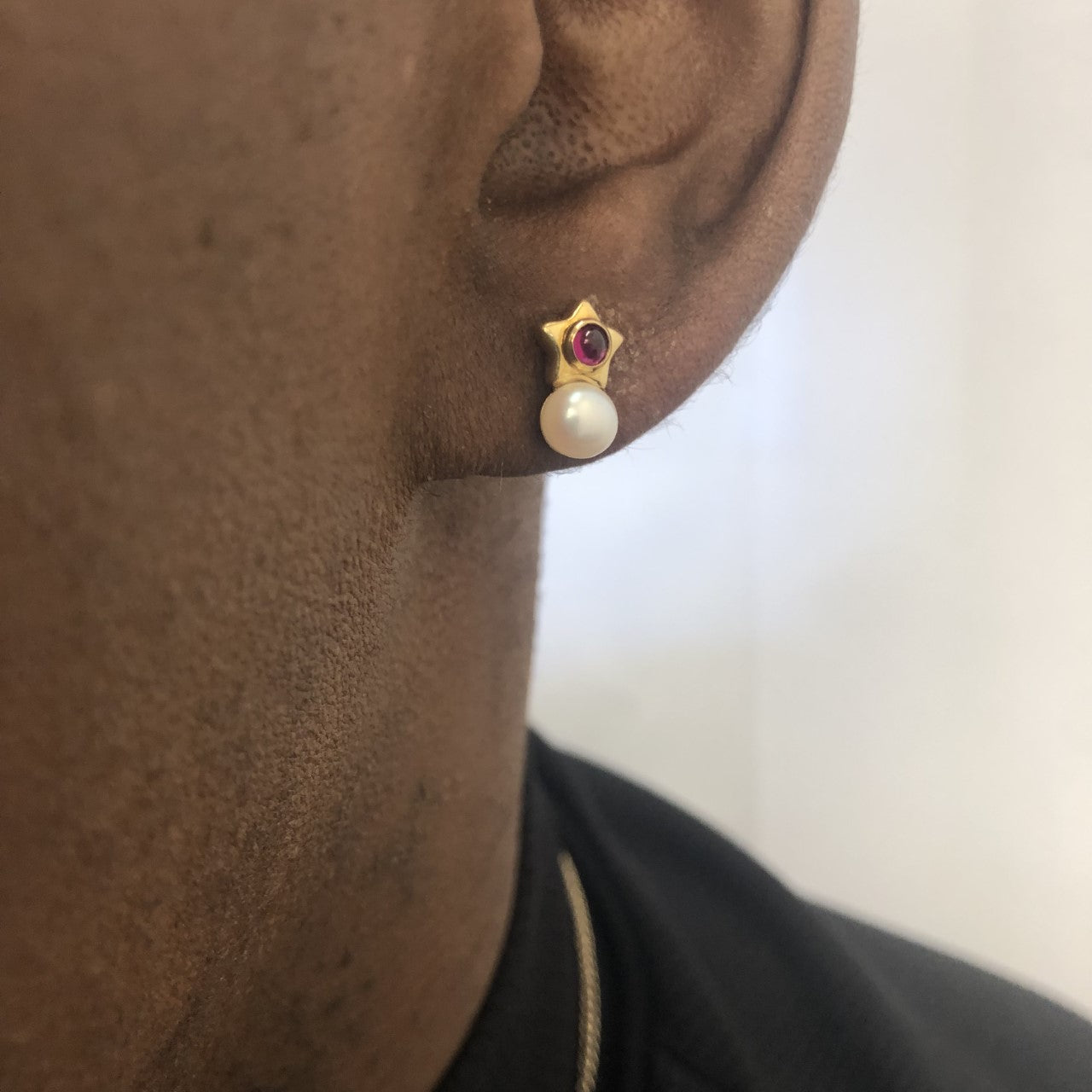 Boucles d'oreilles puces en forme d'étoile, rubis et perles | 2,00 ctw | 