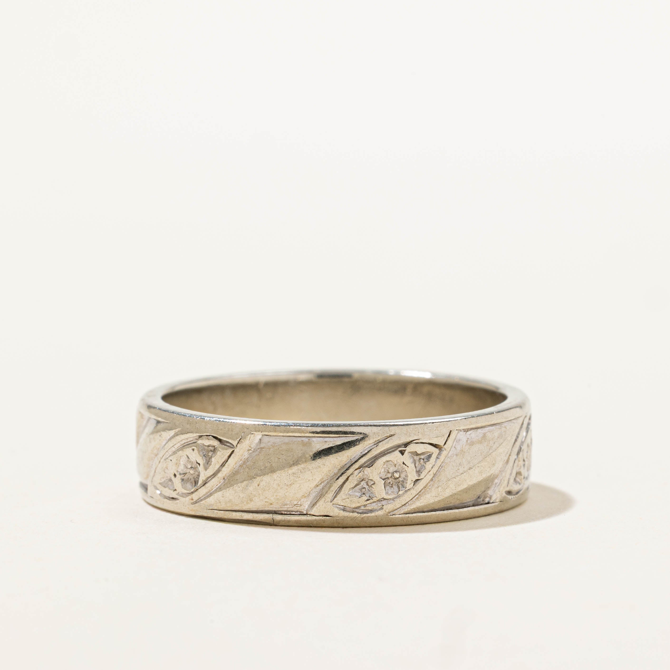 ‘Bluebird’ 10k Floral Engraved Band | 5.80mm | SZ 9.75