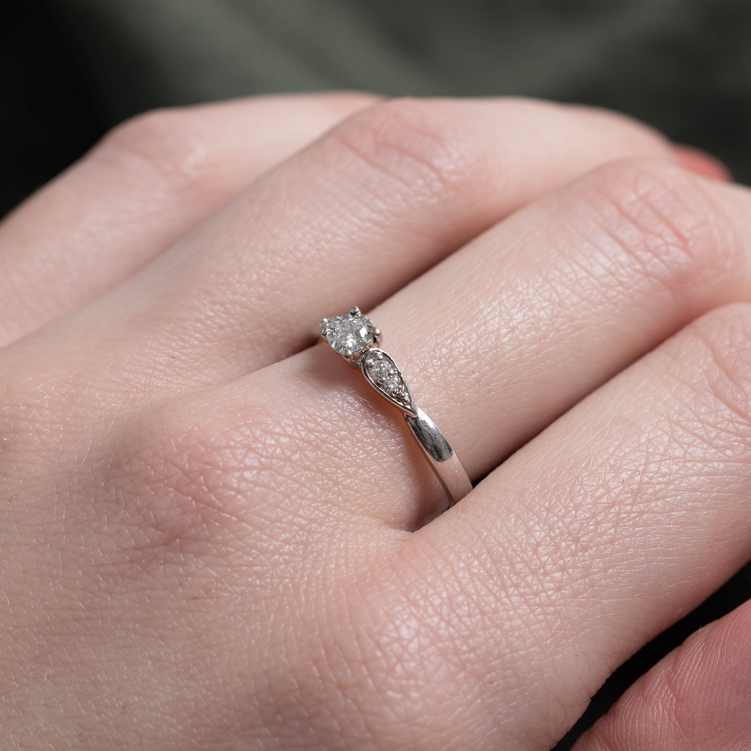 10k Illusion Set Diamond Accented Ring | SZ 7.25