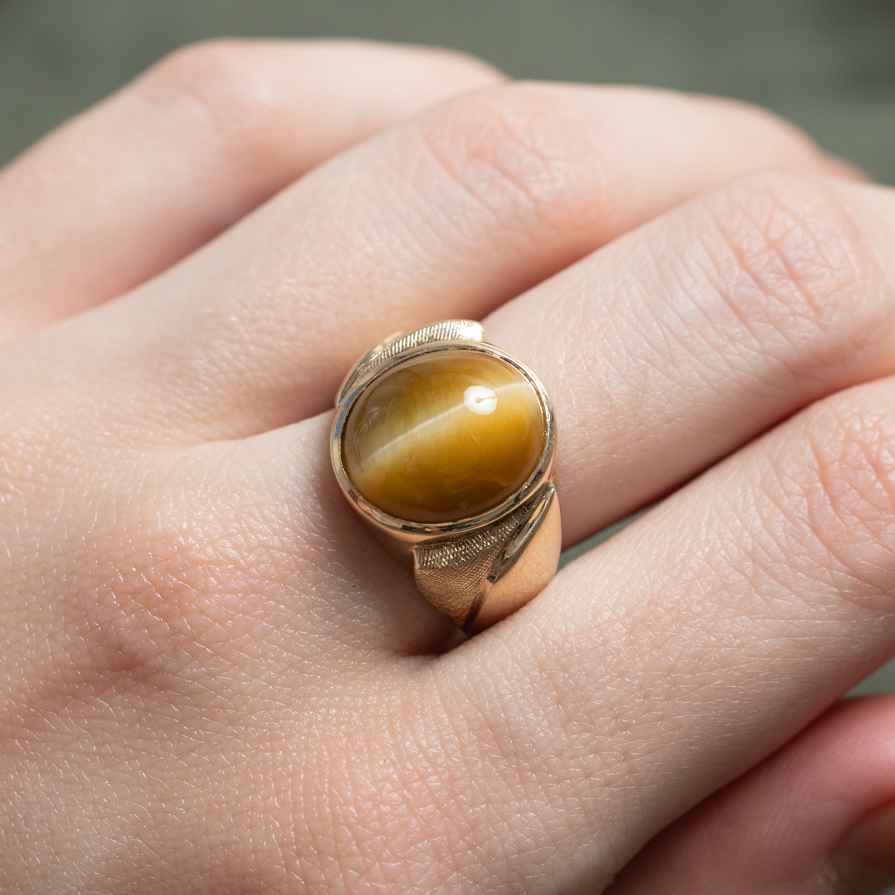 Cabochon Cat's Eye Cocktail Ring | SZ 8