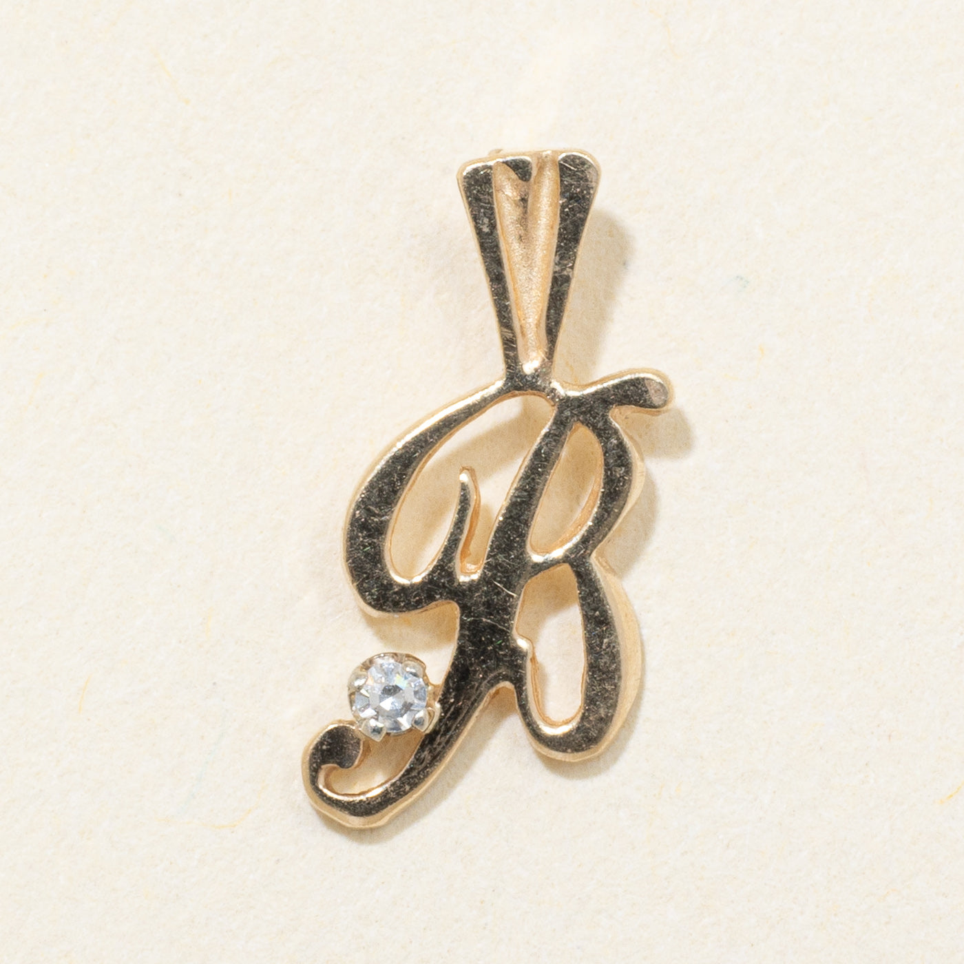 Pendentif initial « B » en or jaune 14 carats et diamants