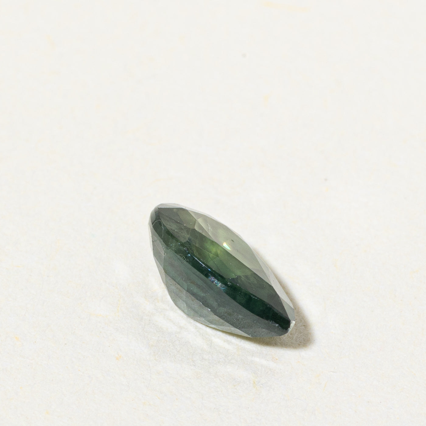 Saphir vert taillé en poire | 1,04 ct