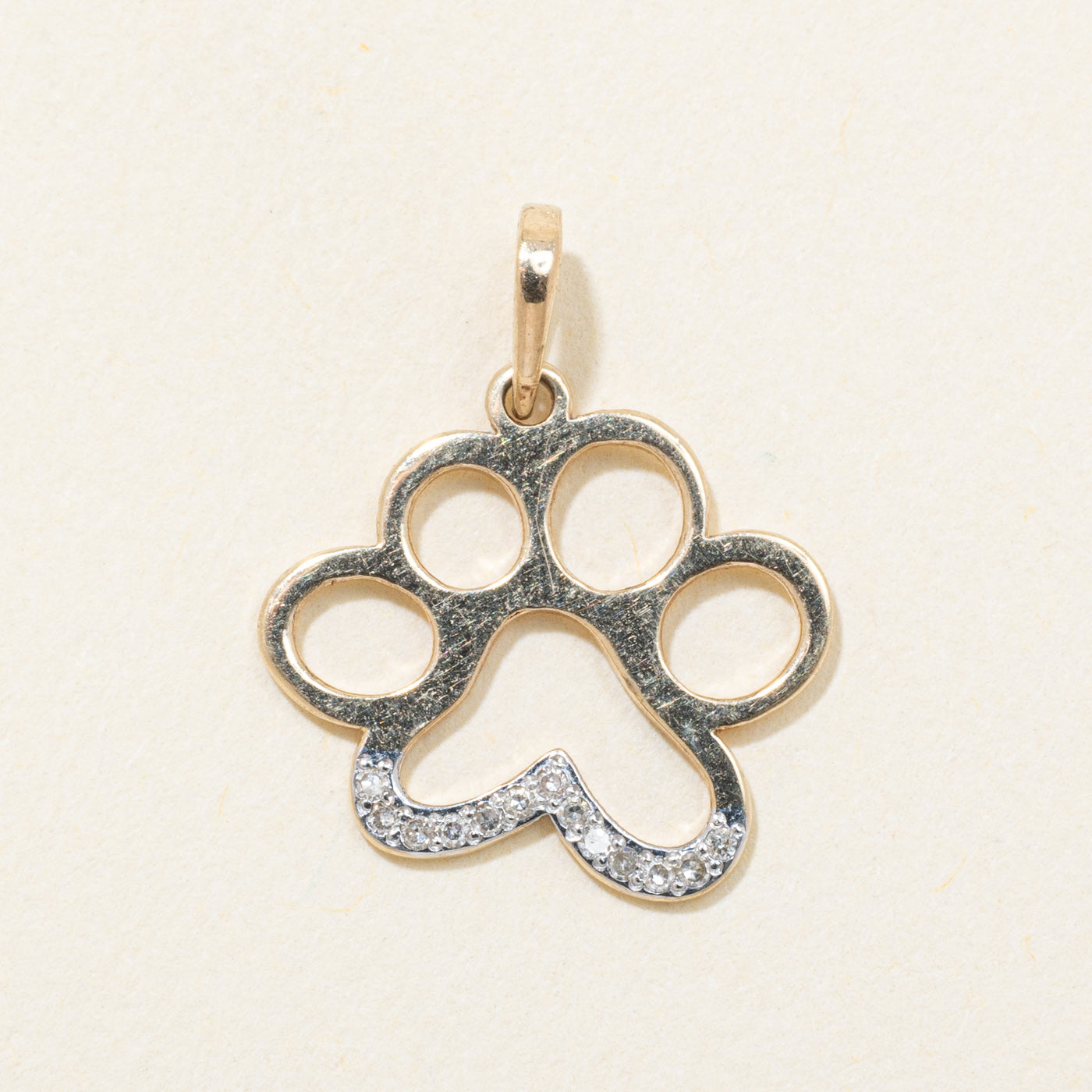 Breloque patte de chien en diamant 10 carats