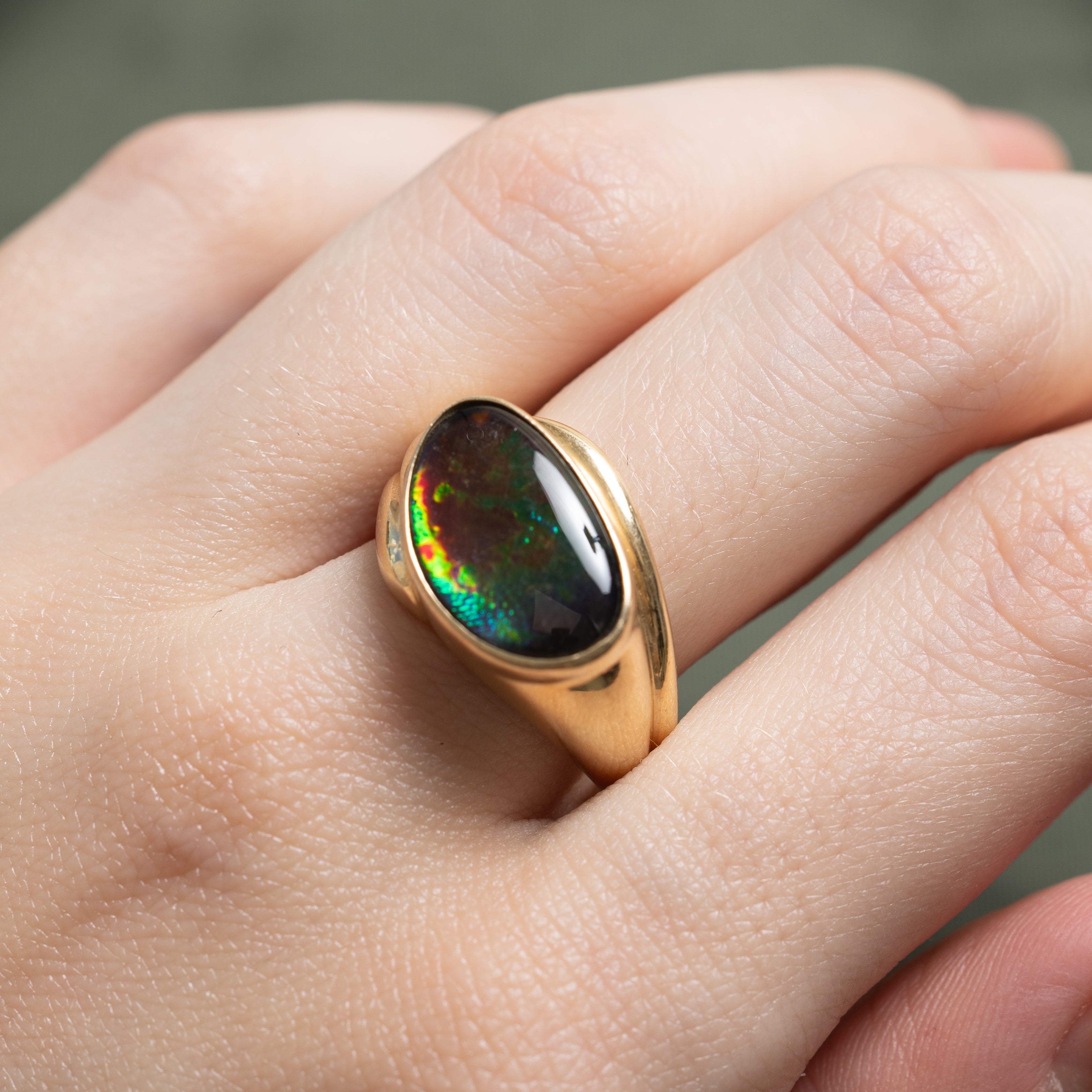 Cabochon Ammolite Grooved Cocktail Ring | SZ 7.75