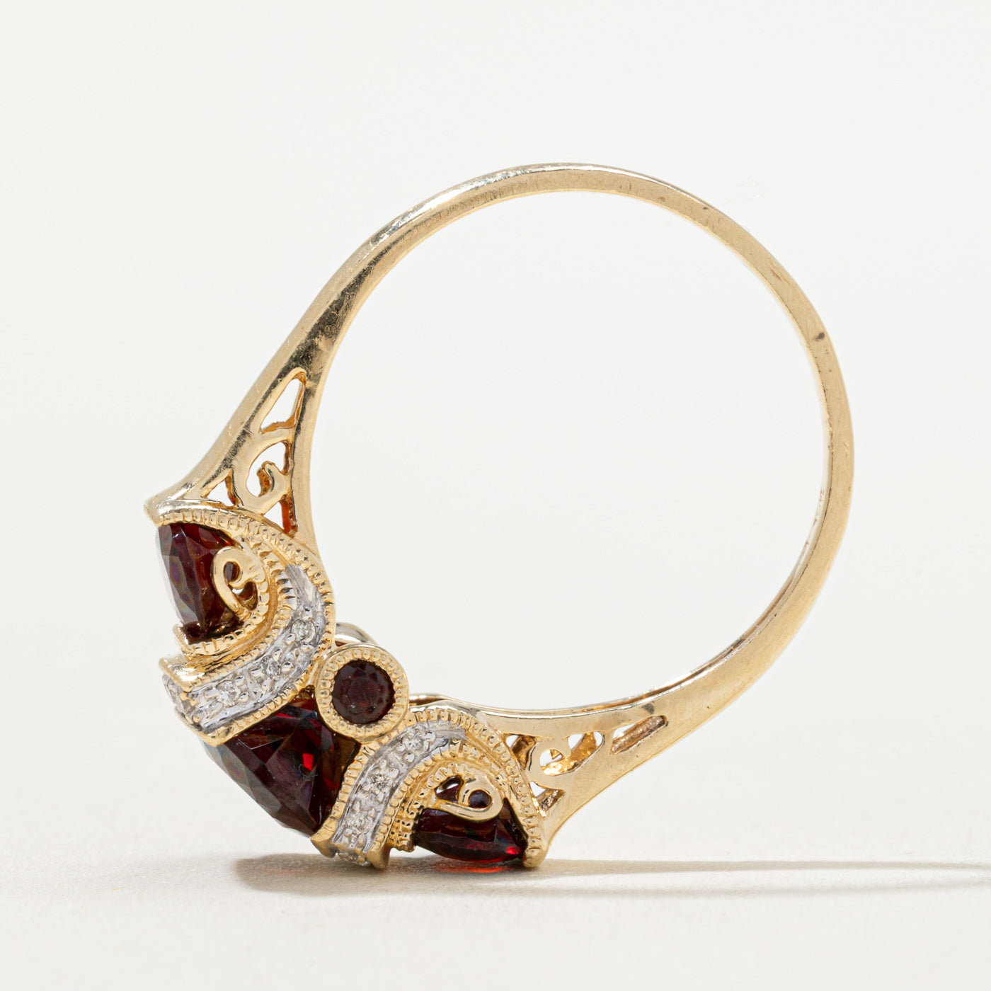Bague cocktail en grenat et diamants | 3,90 ct, 0,14 ct | Taille 9,5