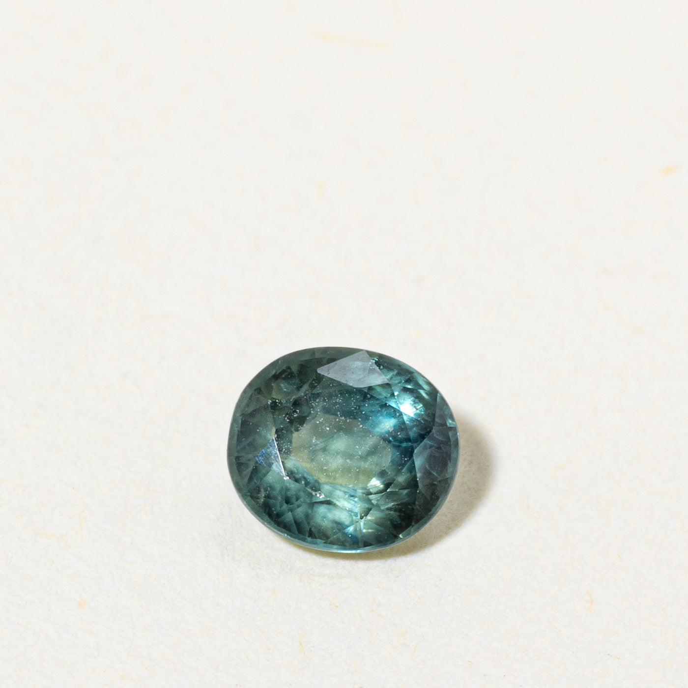 Saphir vert ovale non serti | 0,68 ct