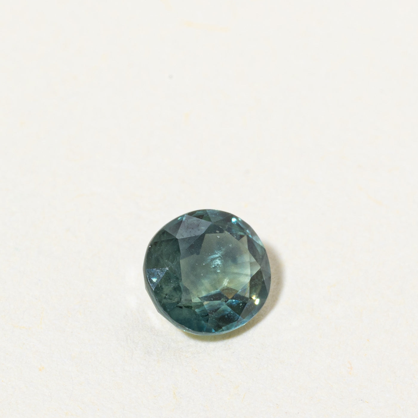 Saphir vert ovale non serti | 0,68 ct