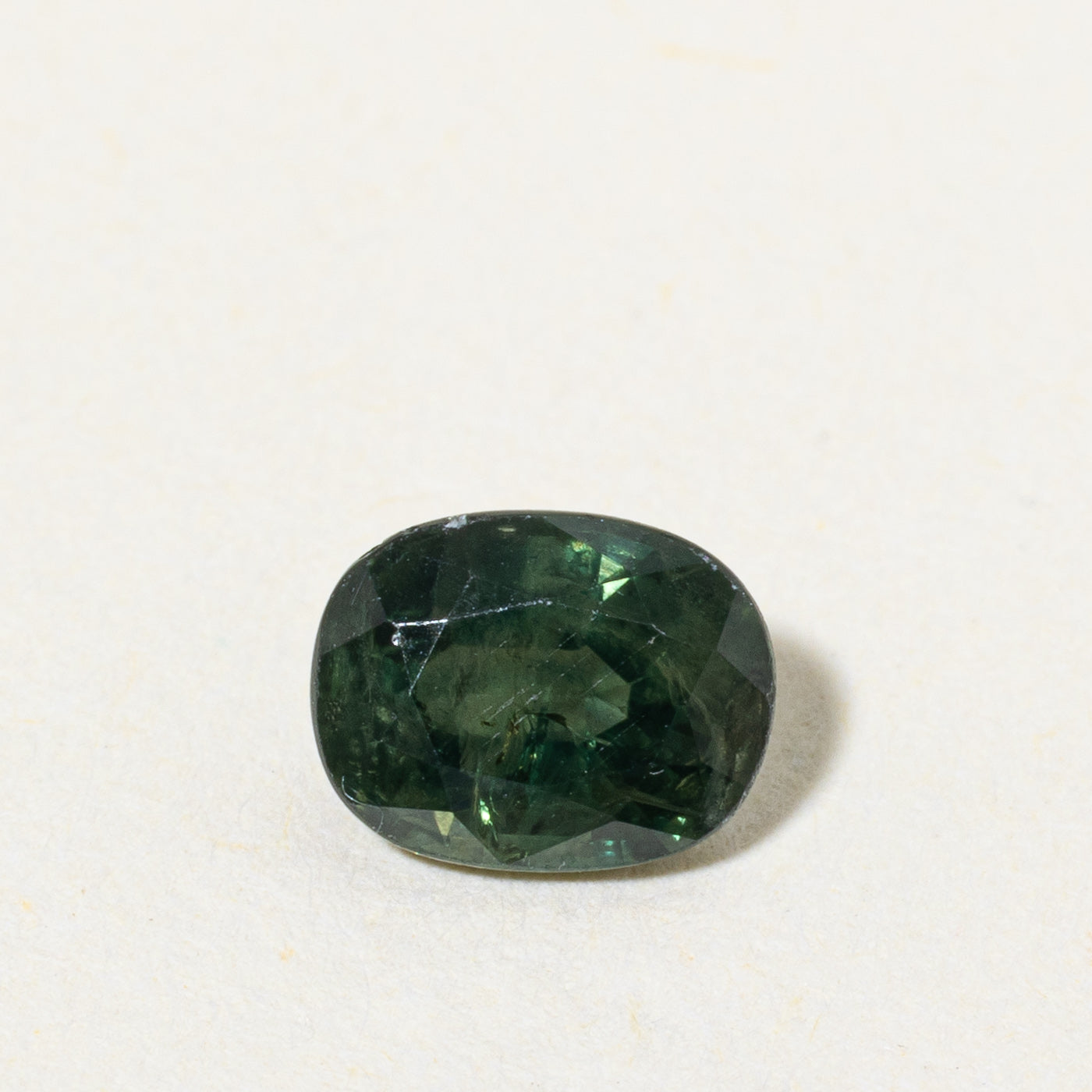 Saphir vert ovale non serti | 1,23 ct