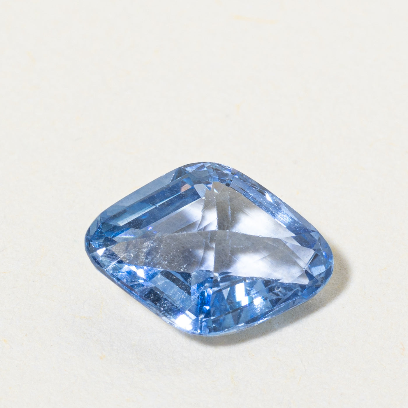 Saphir taillé en losange | 2,29 ct