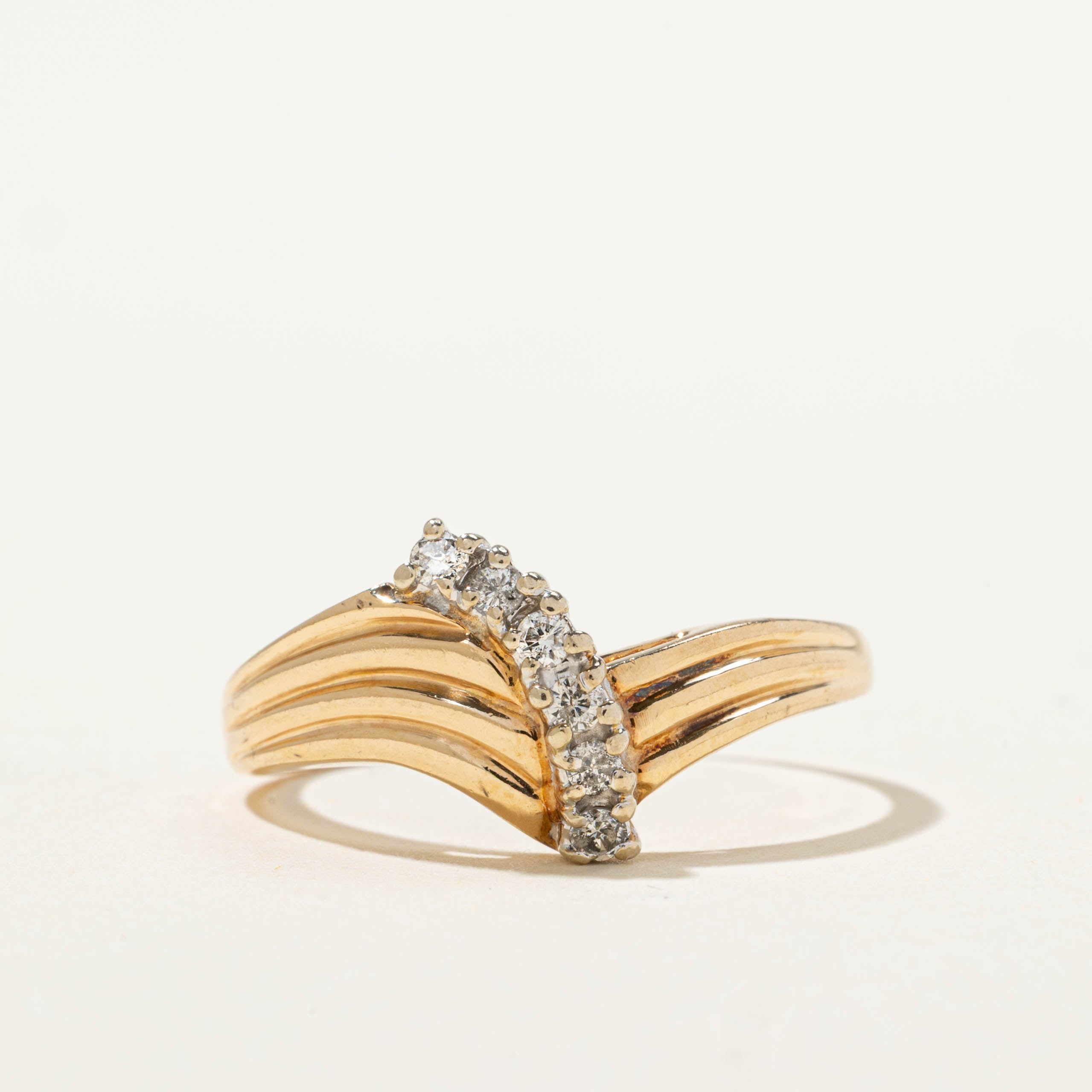 14k Diamond Grooved Chevron Ring | SZ 8.75