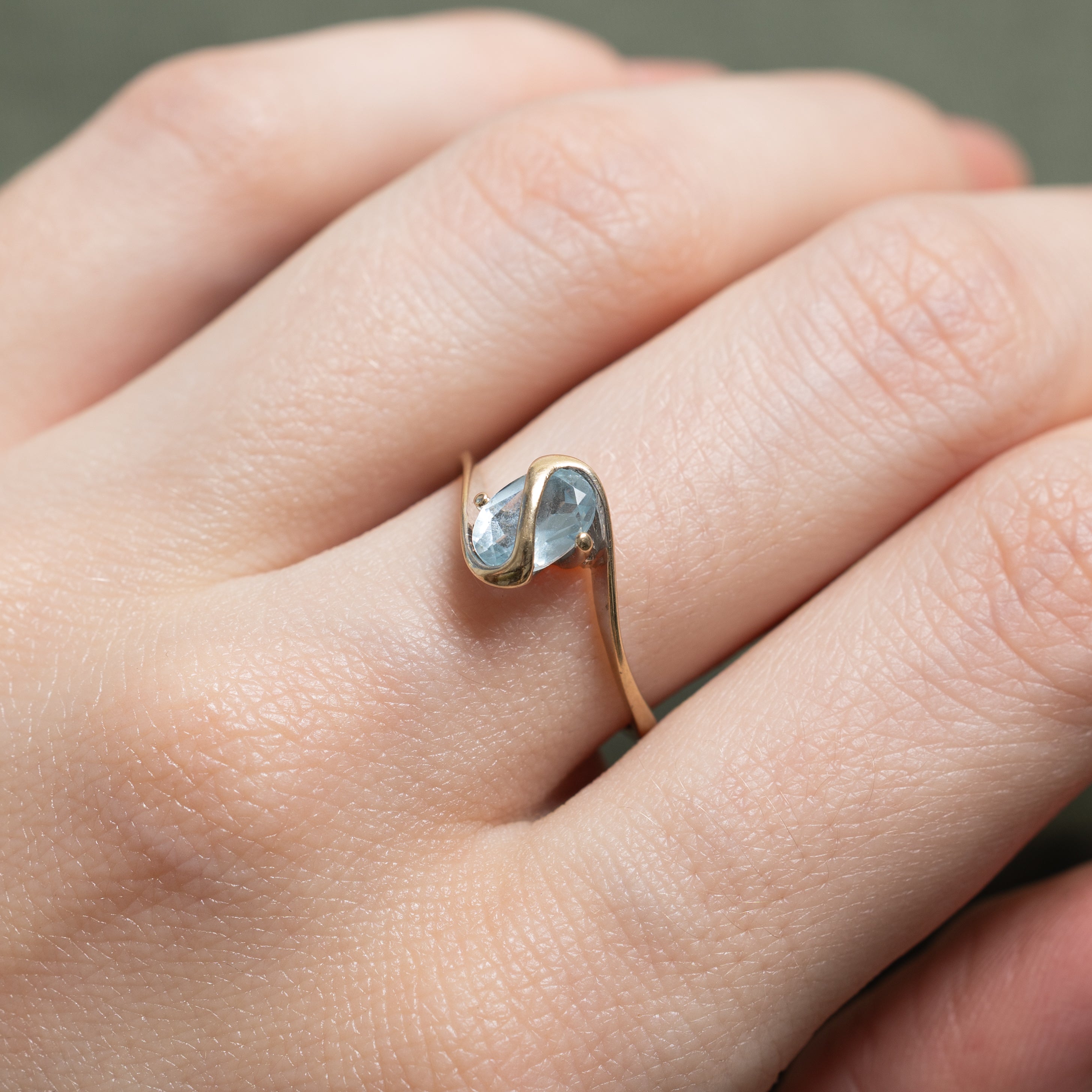 18k Oval Cut Topaz Bypass Ring | SZ 5.75