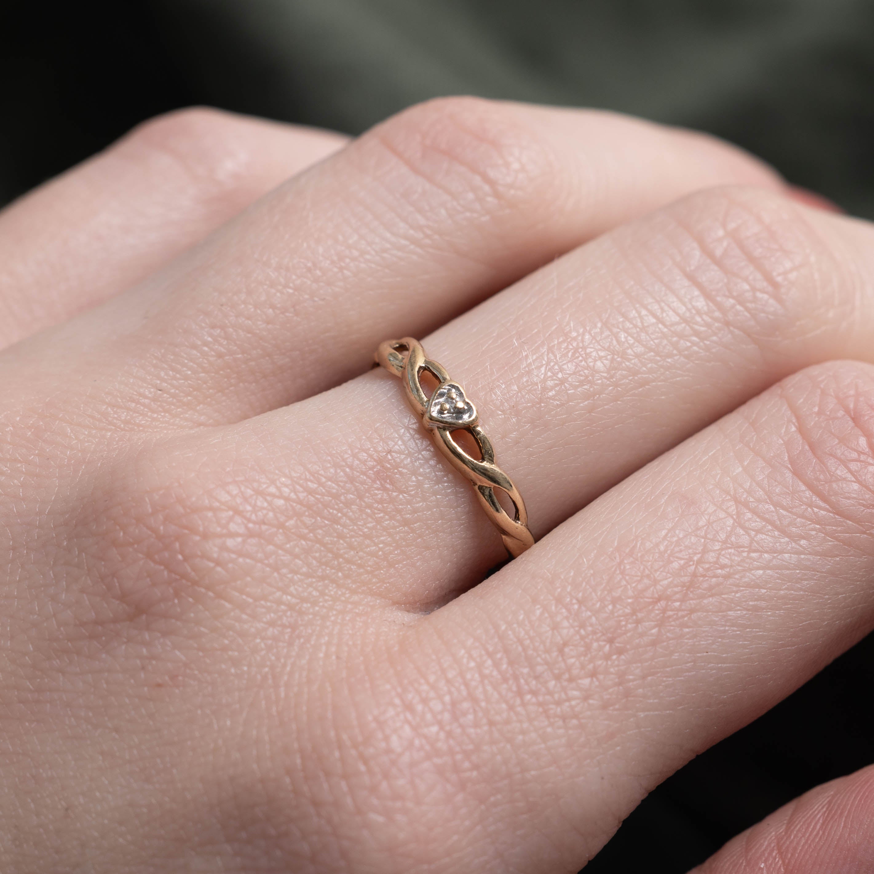 10k Heart Diamond Crossover Ring | SZ 6