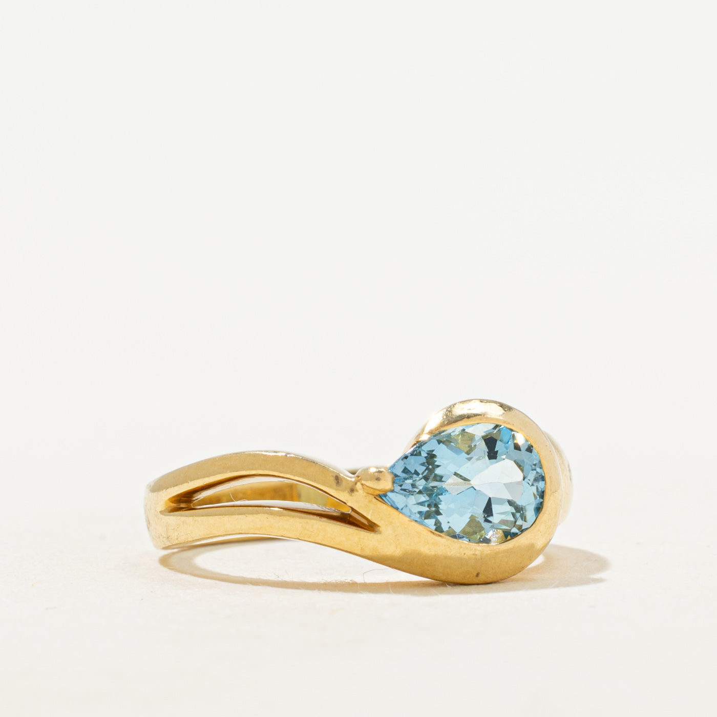 18k East West Semi Bezel Set Aquamarine Ring | 0.80ct | SZ 6.25