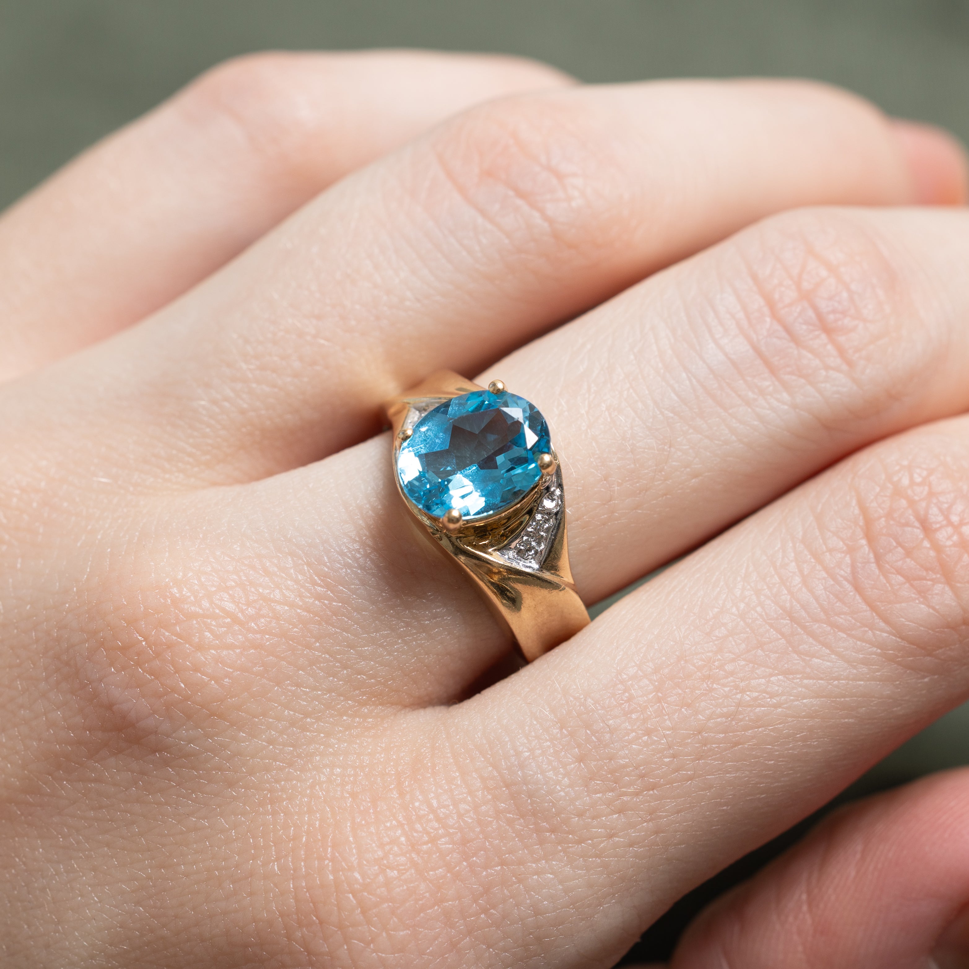 Oval Cut Topaz & Diamond Grooved Ring | 2.31ct, 0.03ct | SZ 7