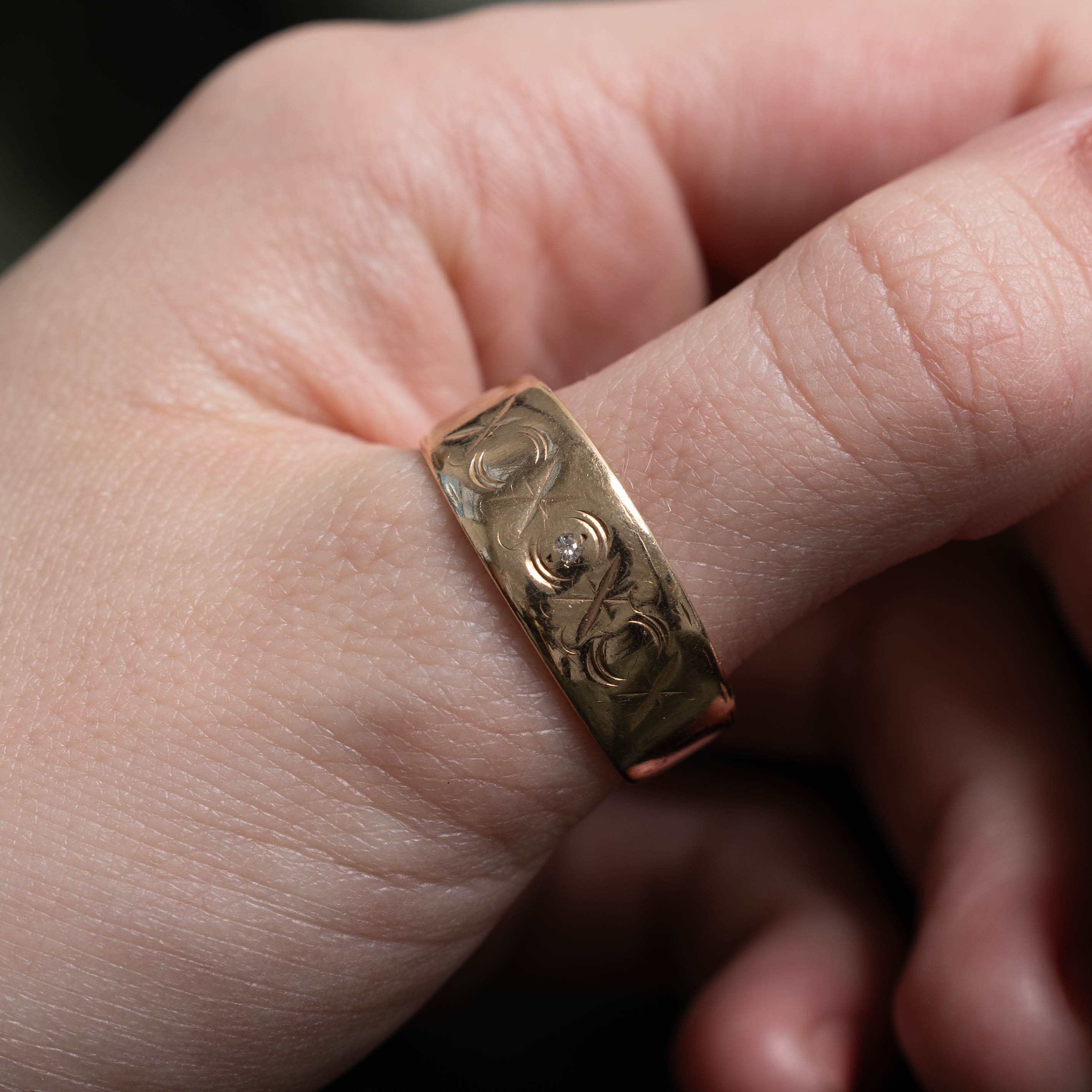 10k Diamond Engraved Pattern Band | SZ 11.75