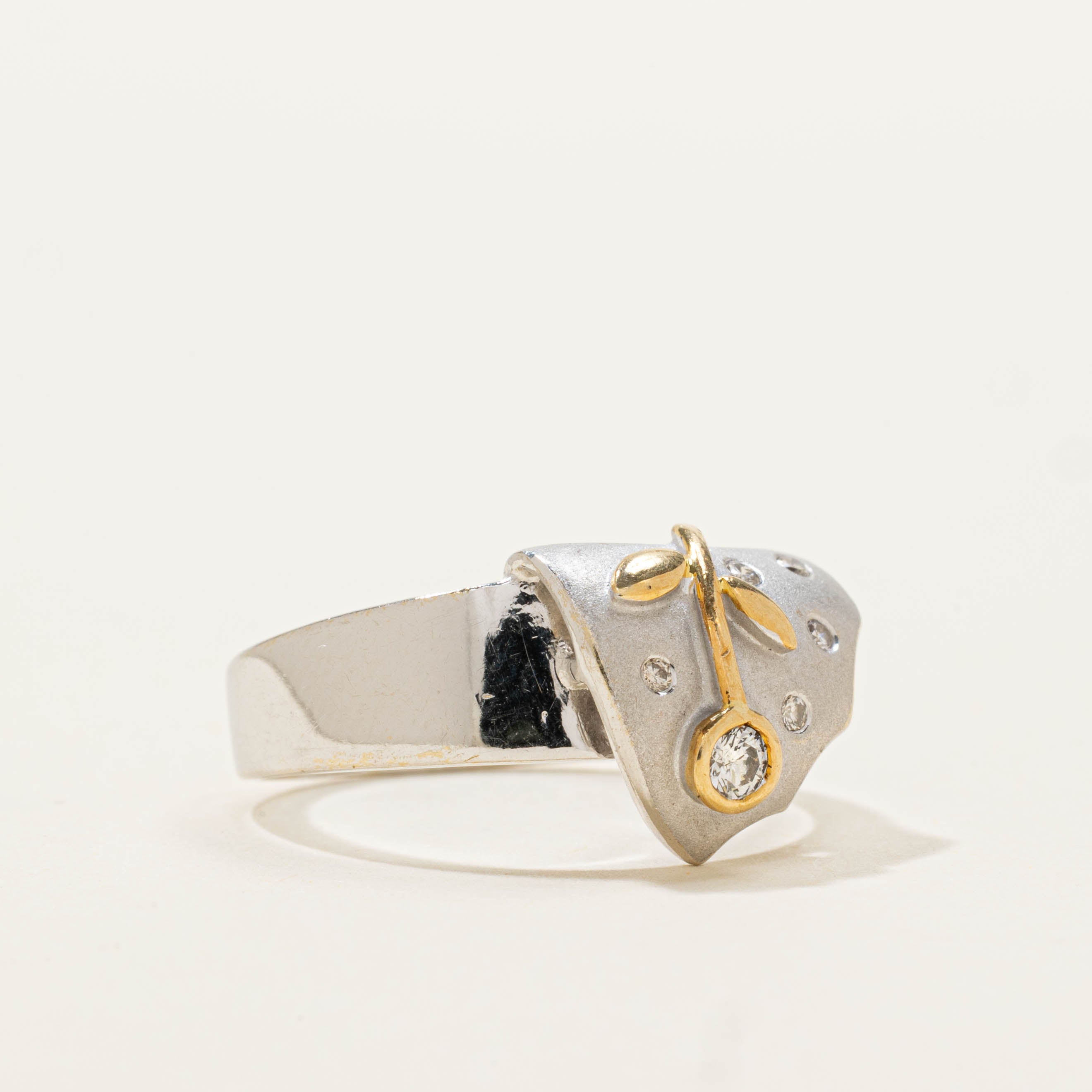 18k Two Tone Floral Motif Diamond Ring | SZ 6