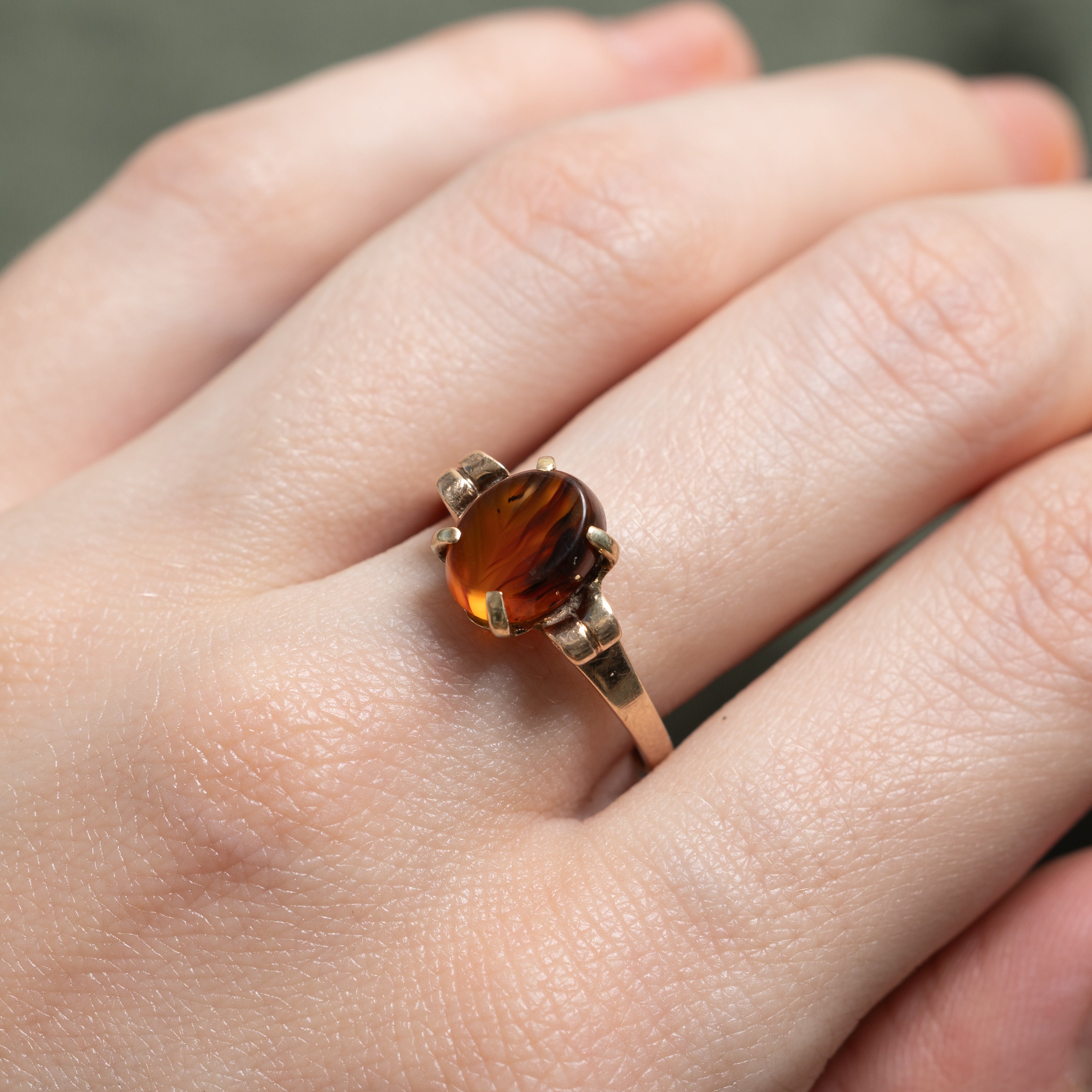 Yellow Gold Oval Agate Ring | SZ 7.5