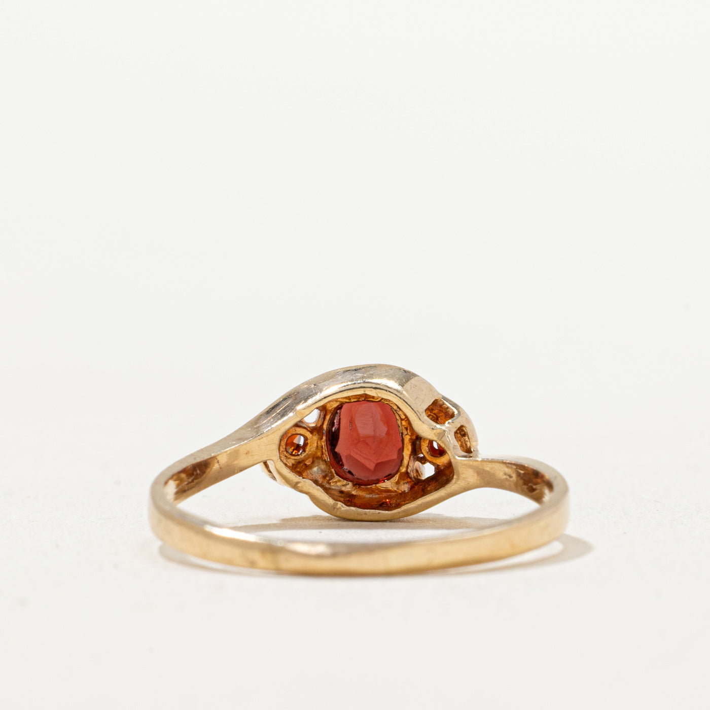 Oval Cut Garnet Tapered Ring | 0.36ctw | SZ 6.5