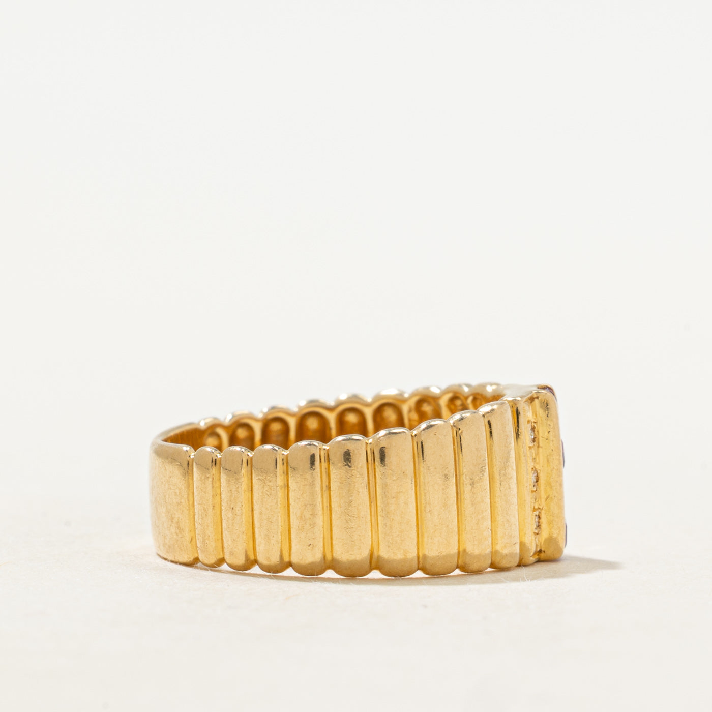 18k Ruby & Diamond Column Fluted Band | 0.12ctw, 0.01ctw | SZ 5.75